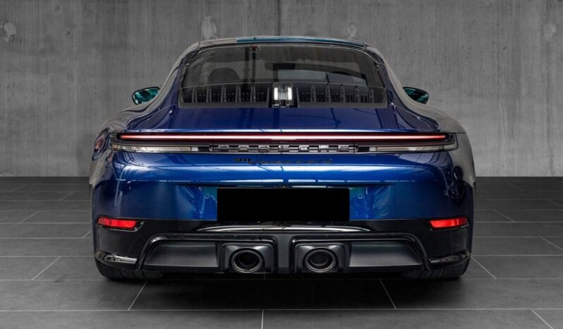 
Porsche 911 Carrera 4 GTS full									