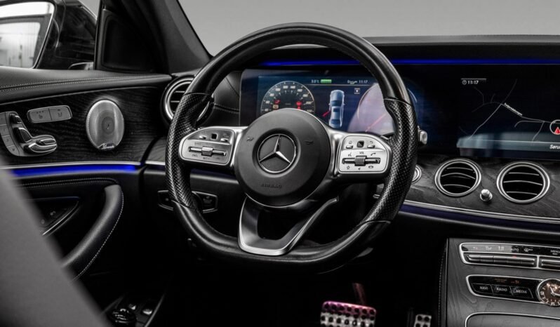 
Mercedes-Benz E300 e AMG Line full									