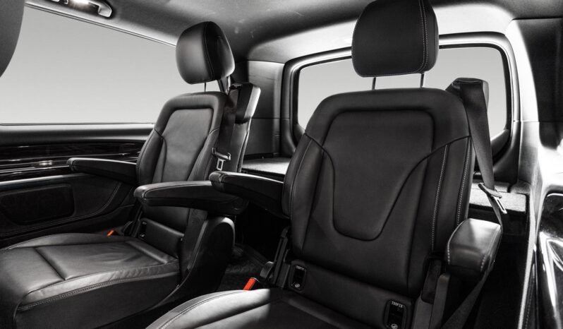
Mercedes-Benz V300 d 4MATIC full									