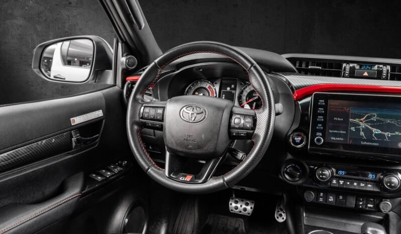 
Toyota Hilux 2.8 D-4D 4WD Double Cab GR Sport full									