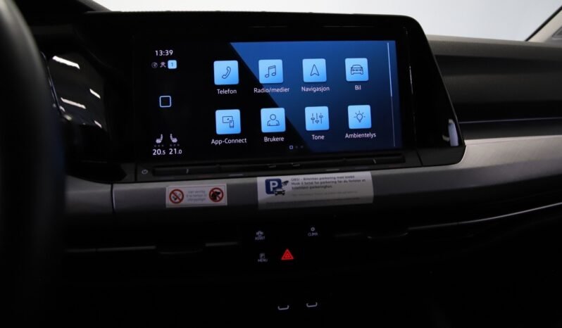 
Volkswagen Golf VIII 1.0 eTSI Life full									