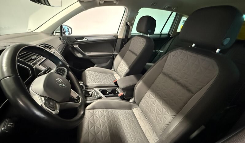 
Volkswagen Tiguan Life 2.0 TDI 4MOTION DSG full									