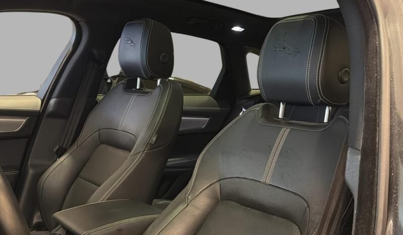 
Jaguar F-PACE P400e SE R-Dynamic Black AWD full									