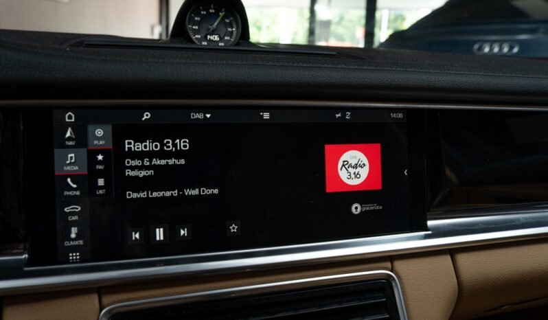 
Porsche Panamera 4 E-Hybrid full									