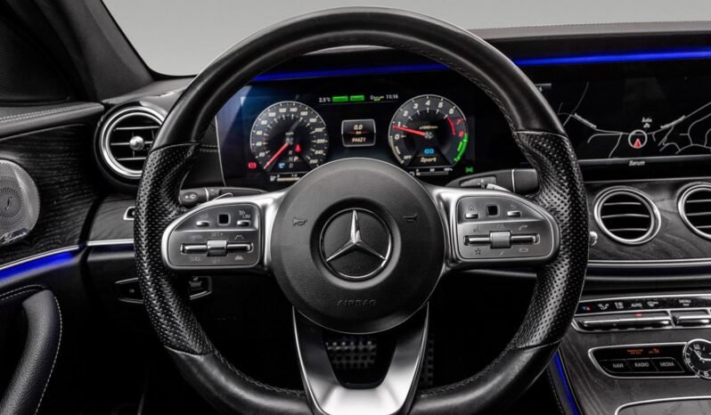 
Mercedes-Benz E300 e AMG Line full									