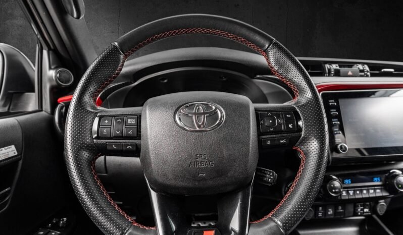 
Toyota Hilux 2.8 D-4D 4WD Double Cab GR Sport full									