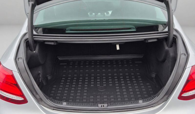 
Mercedes-Benz E200 full									