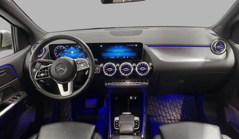 
Mercedes-Benz B180 AMG Line full									