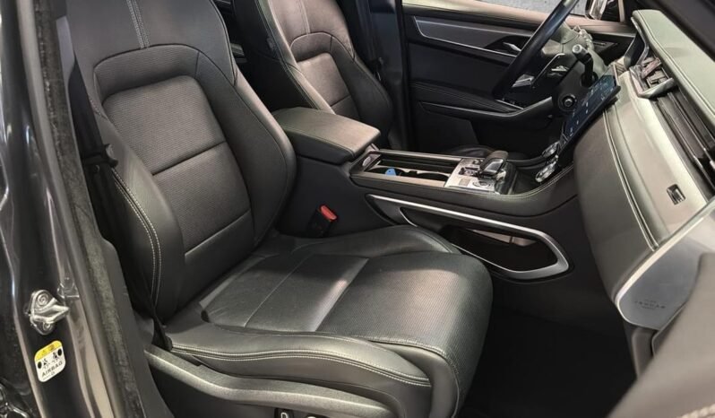 
Jaguar F-PACE P400e SE R-Dynamic Black AWD full									