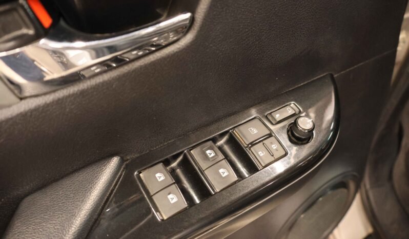 
Toyota HiLux 4×4 full									