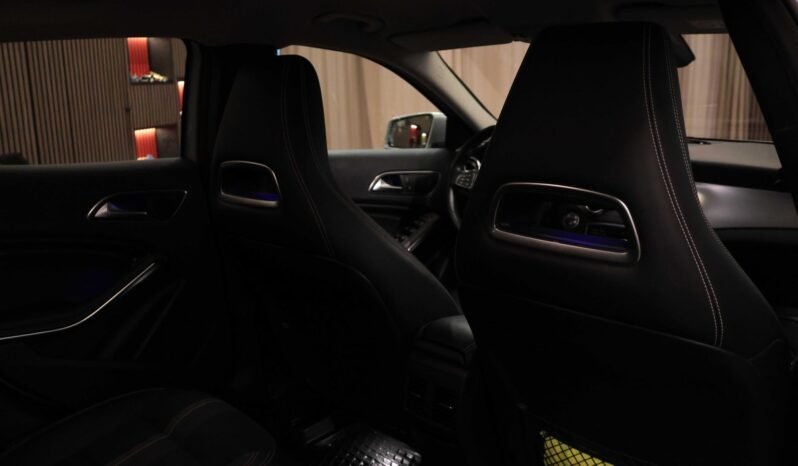 
Mercedes-Benz GLA 220 4MATIC full									