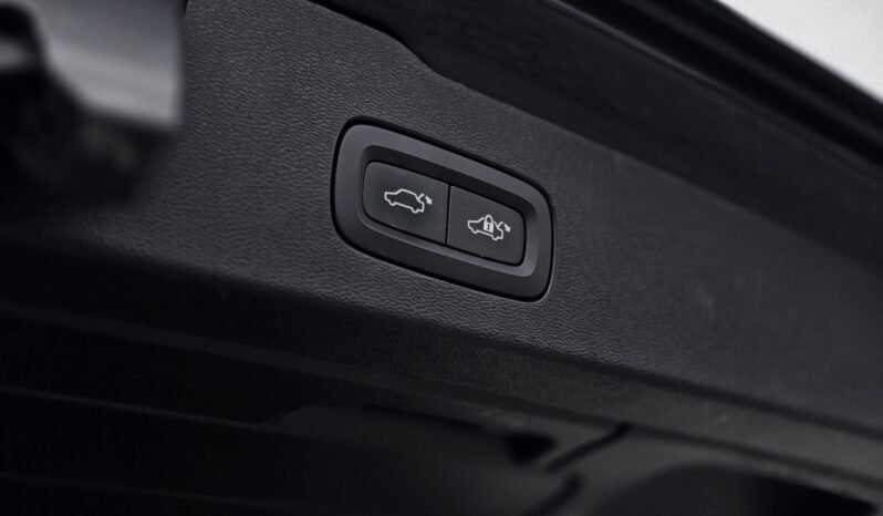 
Volvo V60 340 ch AWD R-Design full									