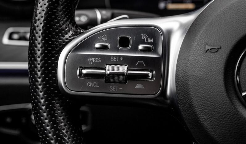 
Mercedes-Benz E300 e AMG Line full									