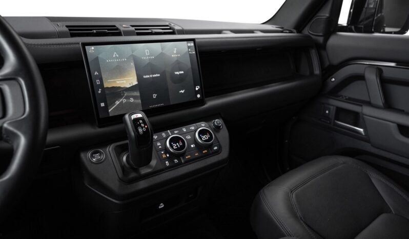 
Land Rover Defender 110 X-Dynamic HSE D300 full									