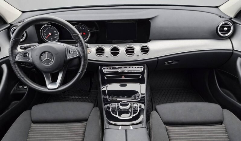 
Mercedes-Benz E200 full									