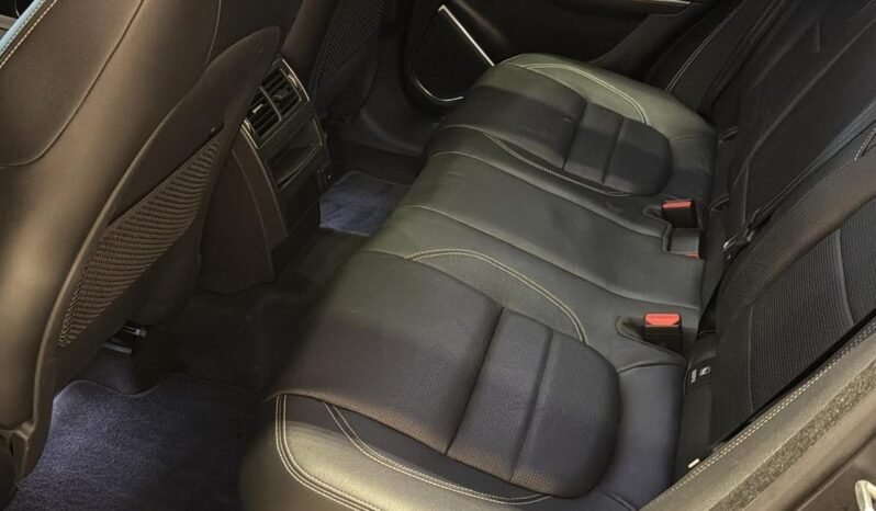 
Jaguar F-PACE P400e SE R-Dynamic Black AWD full									