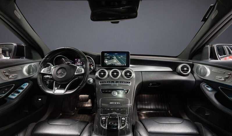 
Mercedes-Benz C63 AMG full									