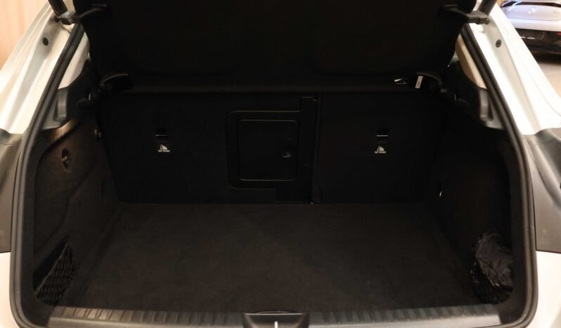 
Mercedes-Benz GLA 220 4MATIC full									