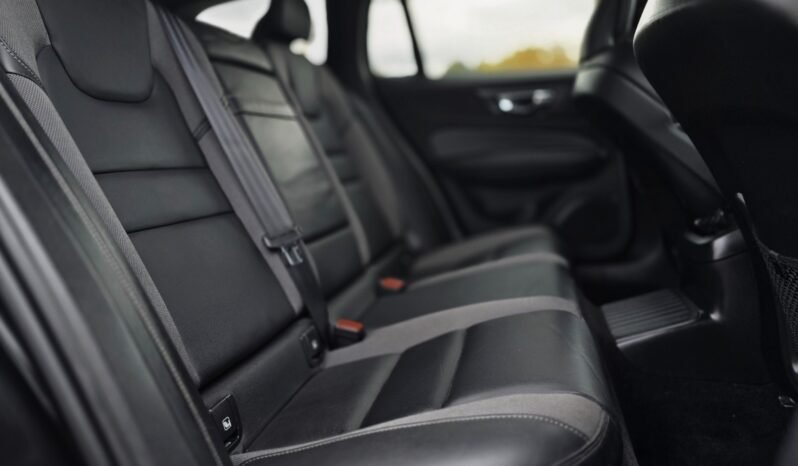 
Volvo V60 340 ch AWD R-Design full									