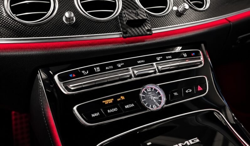 
Mercedes-Benz E 63 S AMG 4MATIC+ V8 full									