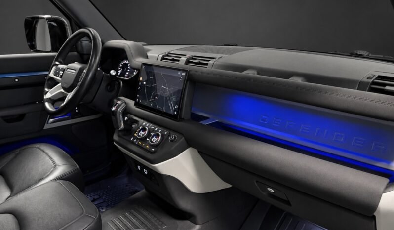 
Land Rover Defender 110 3.0 D200 MHEV Offroad full									