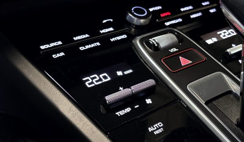
Porsche Cayenne Coupé E-Hybrid full									