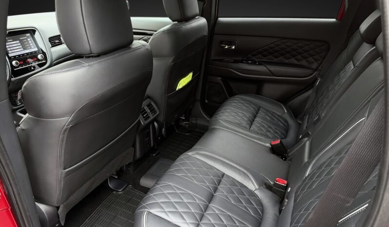 
Mitsubishi Outlander PHEV S-Edition S-AWC full									