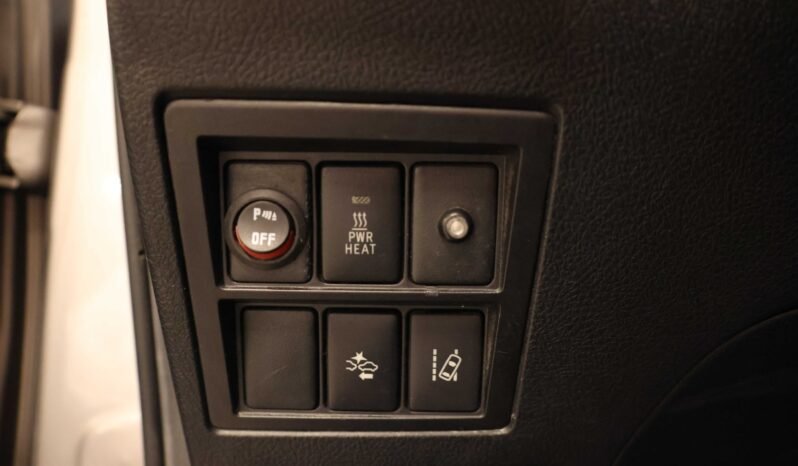 
Toyota HiLux 4×4 full									