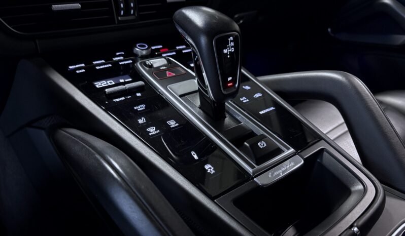 
Porsche Cayenne Coupé E-Hybrid full									