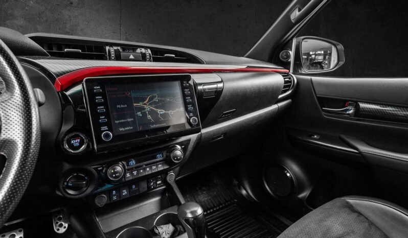 
Toyota Hilux 2.8 D-4D 4WD Double Cab GR Sport full									
