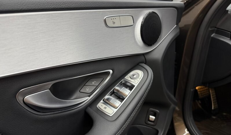 
Mercedes-Benz C350 e Hybrid full									
