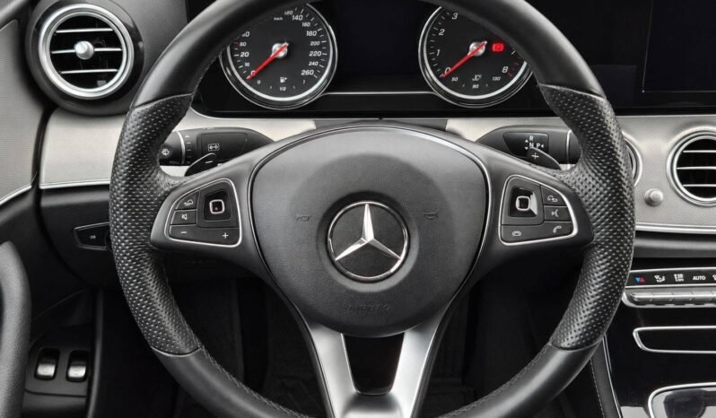 
Mercedes-Benz E200 full									