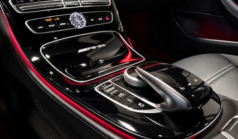 
Mercedes-Benz E 63 S AMG 4MATIC+ V8 full									
