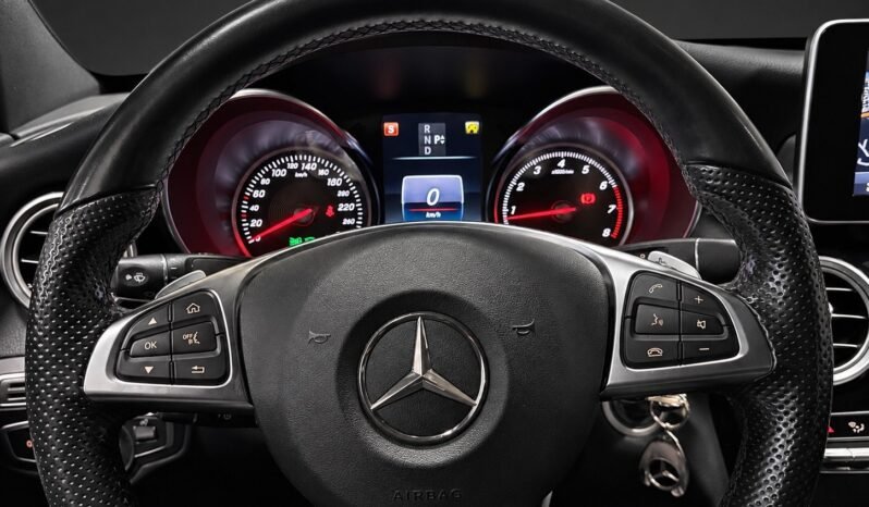 
Mercedes-Benz C 200 4MATIC AMG Line full									