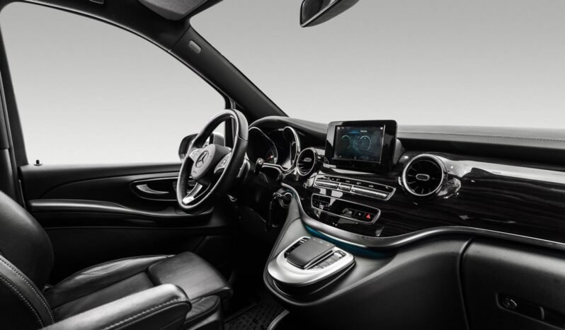 
Mercedes-Benz V300 d 4MATIC full									