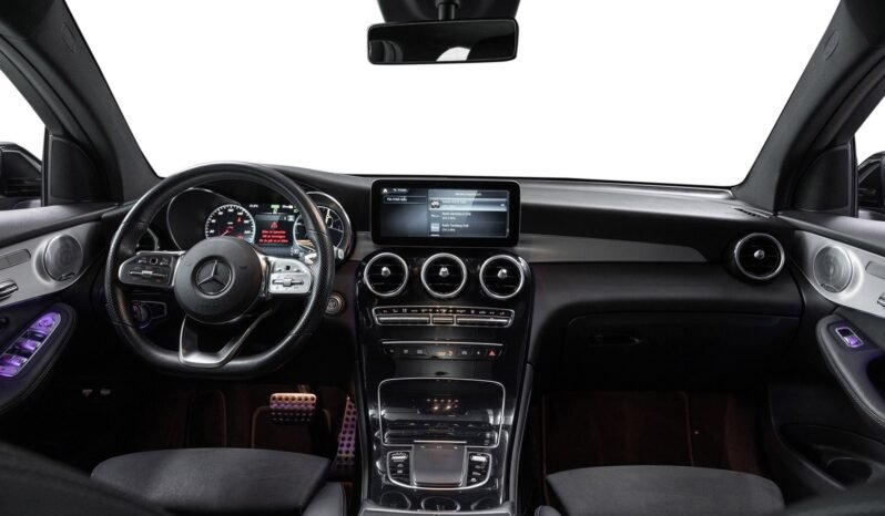 
Mercedes-Benz GLC 300 e 4MATIC AMG Line full									