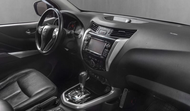 
Nissan Navara 2.3 dCi 190 ch Double Cab full									