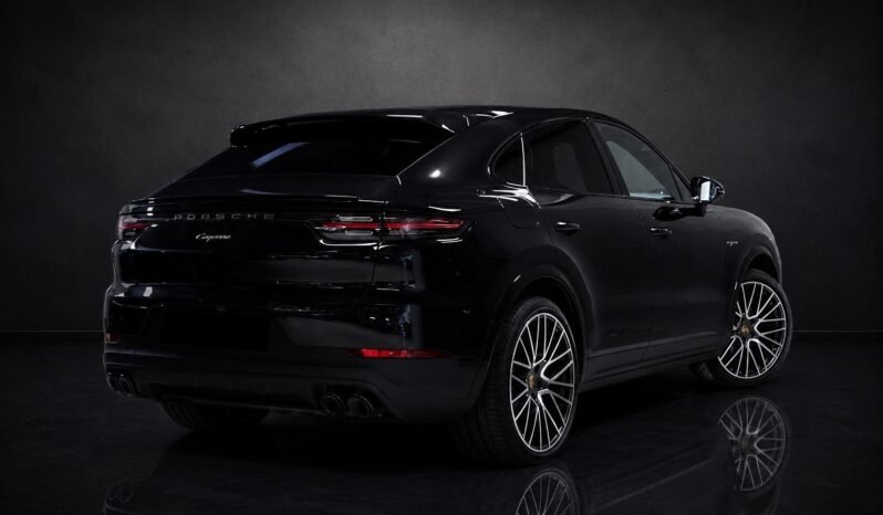 
Porsche Cayenne Coupé E-Hybrid full									