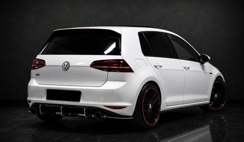 
Volkswagen Golf VII GTI 230 DSG full									