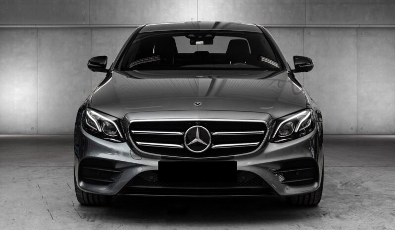 
Mercedes-Benz E300 e AMG Line full									