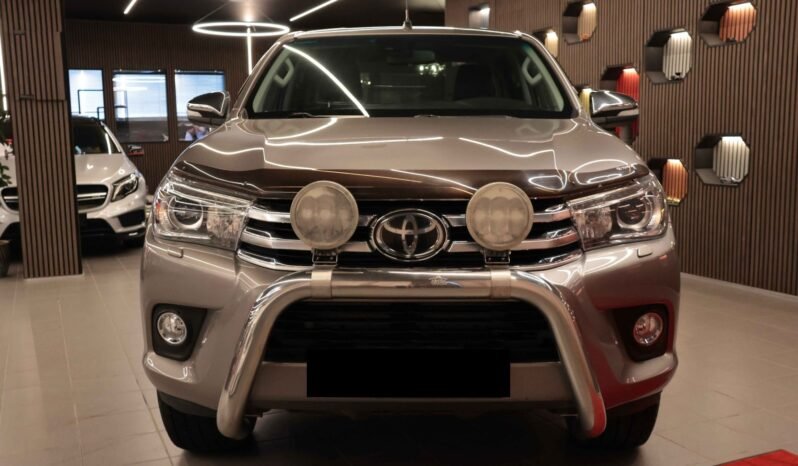 
Toyota HiLux 4×4 full									