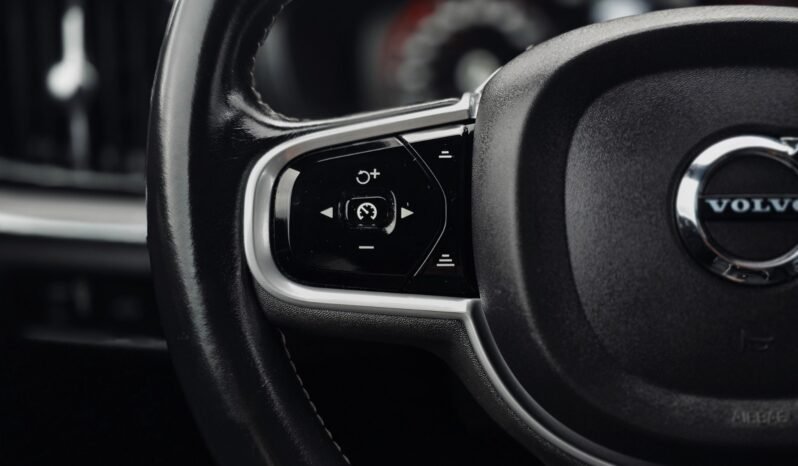 
Volvo V60 340 ch AWD R-Design full									