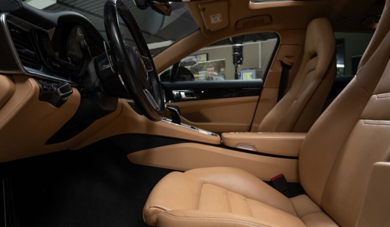 
Porsche Panamera 4 E-Hybrid full									