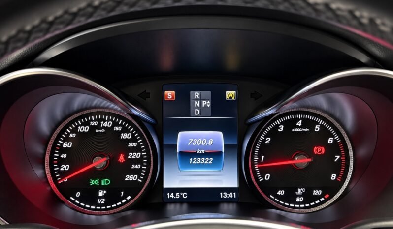 
Mercedes-Benz C 200 4MATIC AMG Line full									