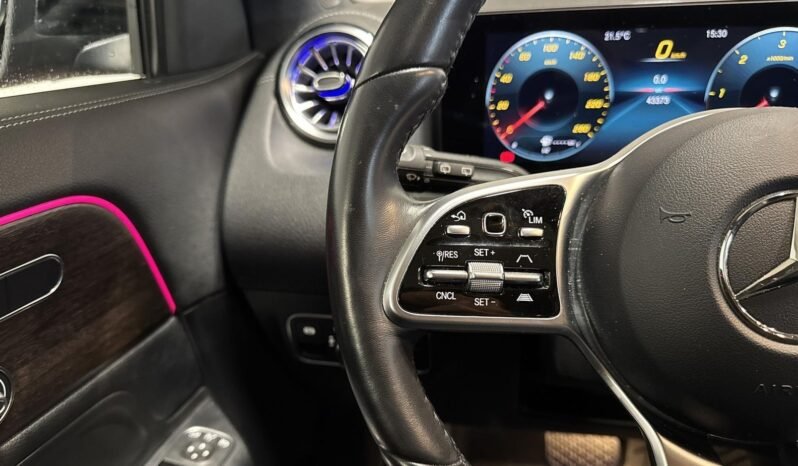 
Mercedes-Benz GLA 200 d 4MATIC PremiumPlus full									