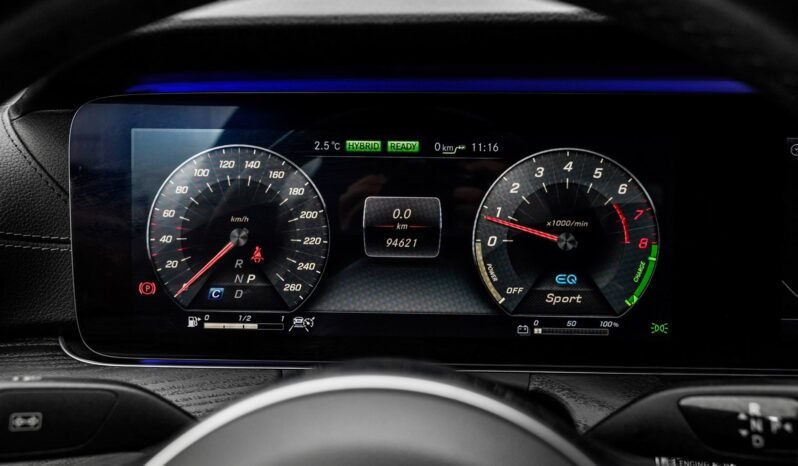 
Mercedes-Benz E300 e AMG Line full									