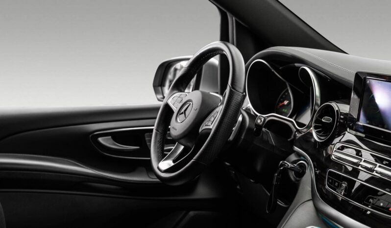 
Mercedes-Benz V300 d 4MATIC full									