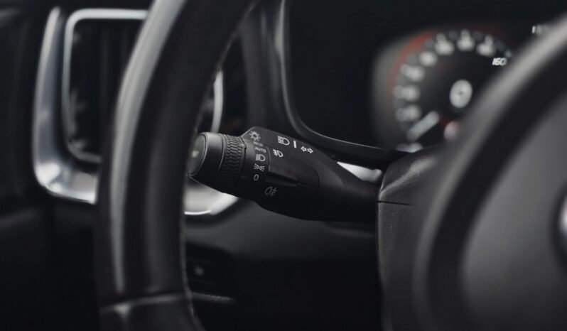 
Volvo V60 340 ch AWD R-Design full									
