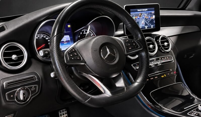 
Mercedes-Benz C 200 4MATIC AMG Line full									