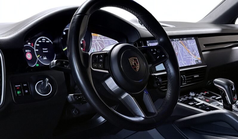 
Porsche Cayenne Coupé E-Hybrid full									